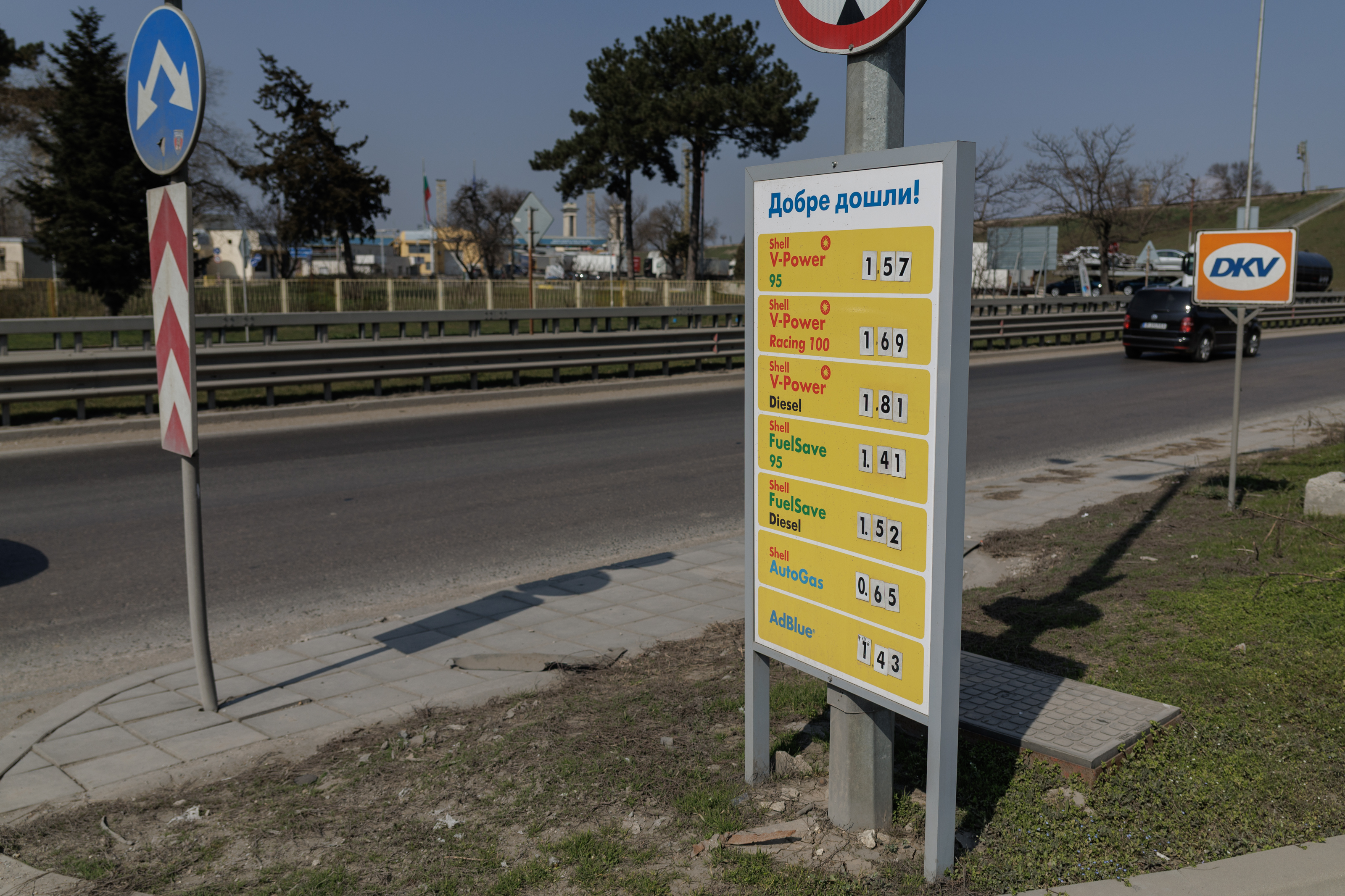 Asaltul românilor asupra benzinăriilor din Bulgaria. „O să fim din ce în ce mai mulţi pe aici, dacă mai cresc puţin preţurile”