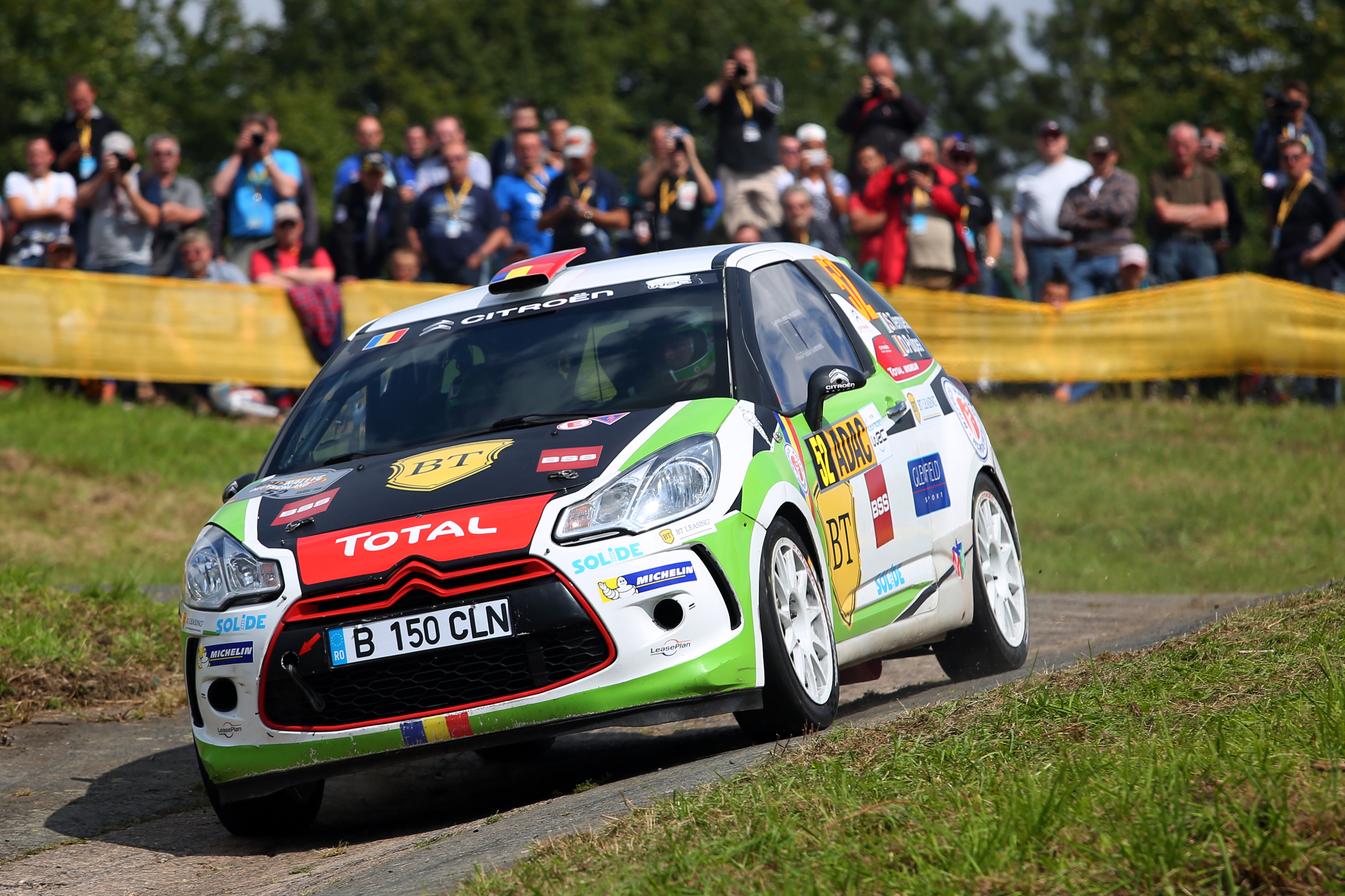 GALERIE FOTO / Simone Tempestini se luptă cu Sebastian Loeb, în Franţa