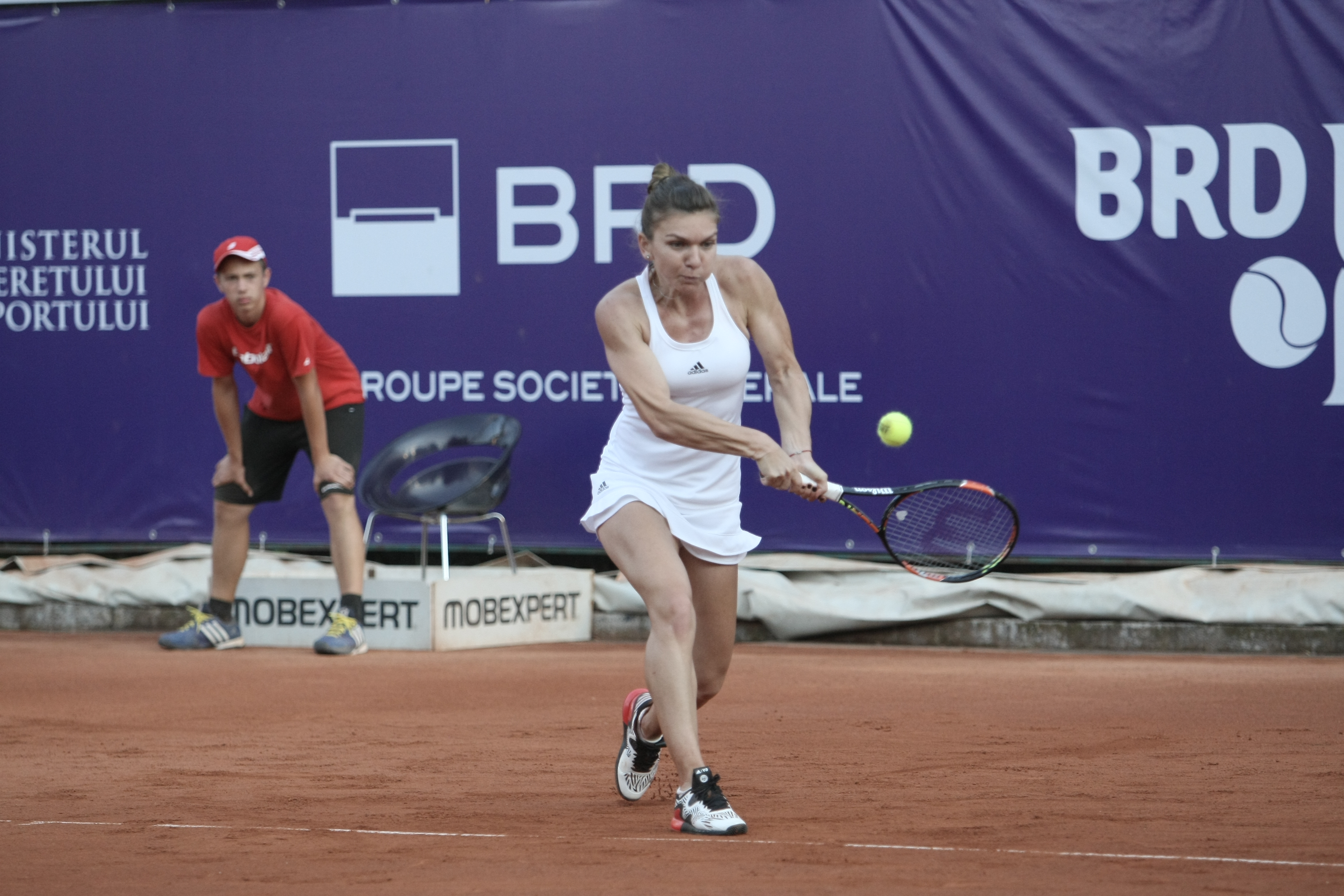 Openul de tenis al României. Halep este în ”sferturi”, după ce i-a lăsat doar șapte game-uri bulgăroaicei Șinikova / LIVE BLOG&FOTO