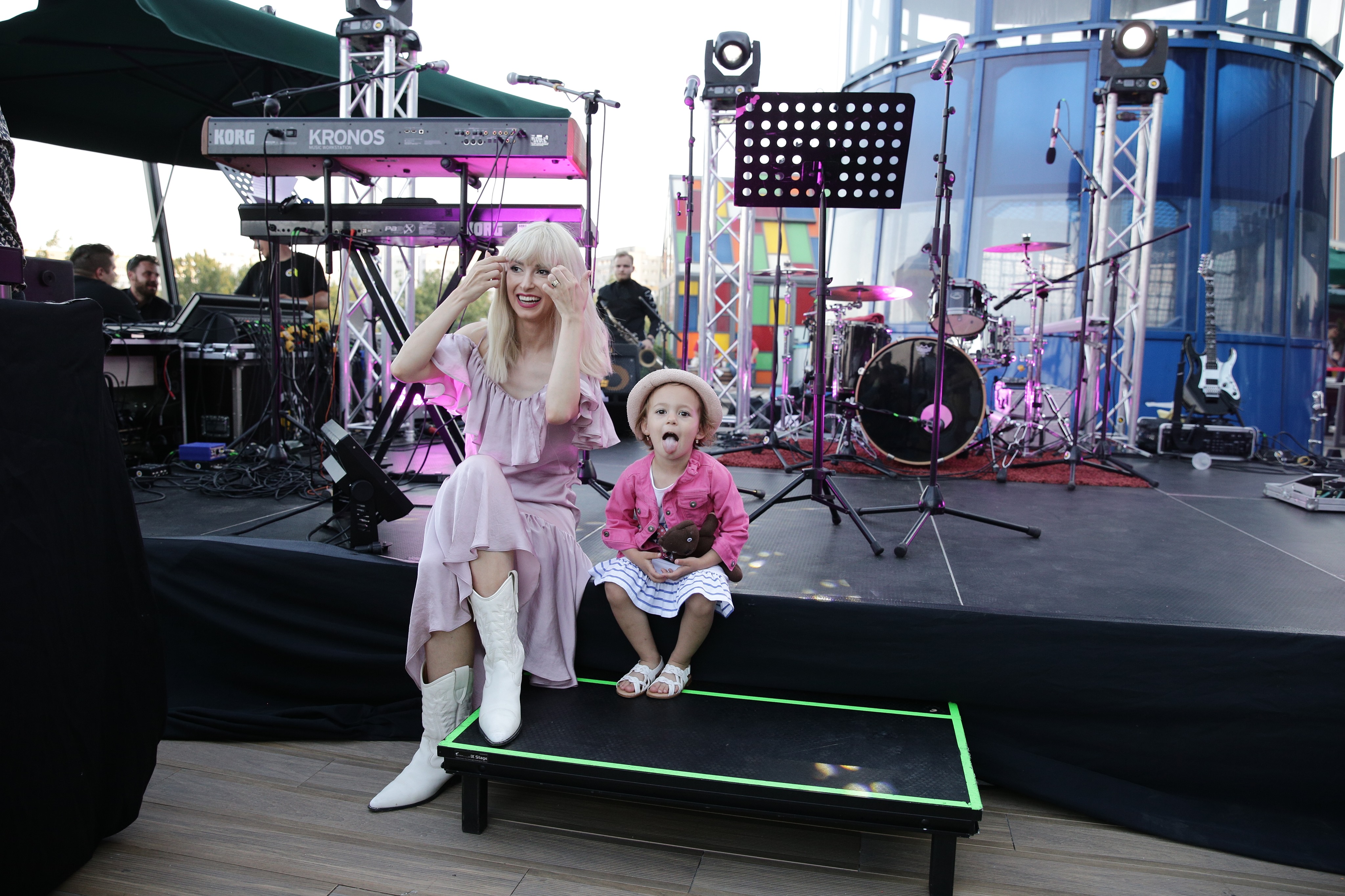 FOTO/ Unica Urban Party pe terasă. Vedete, bloggeri și  influenceri au participat la petrecere
