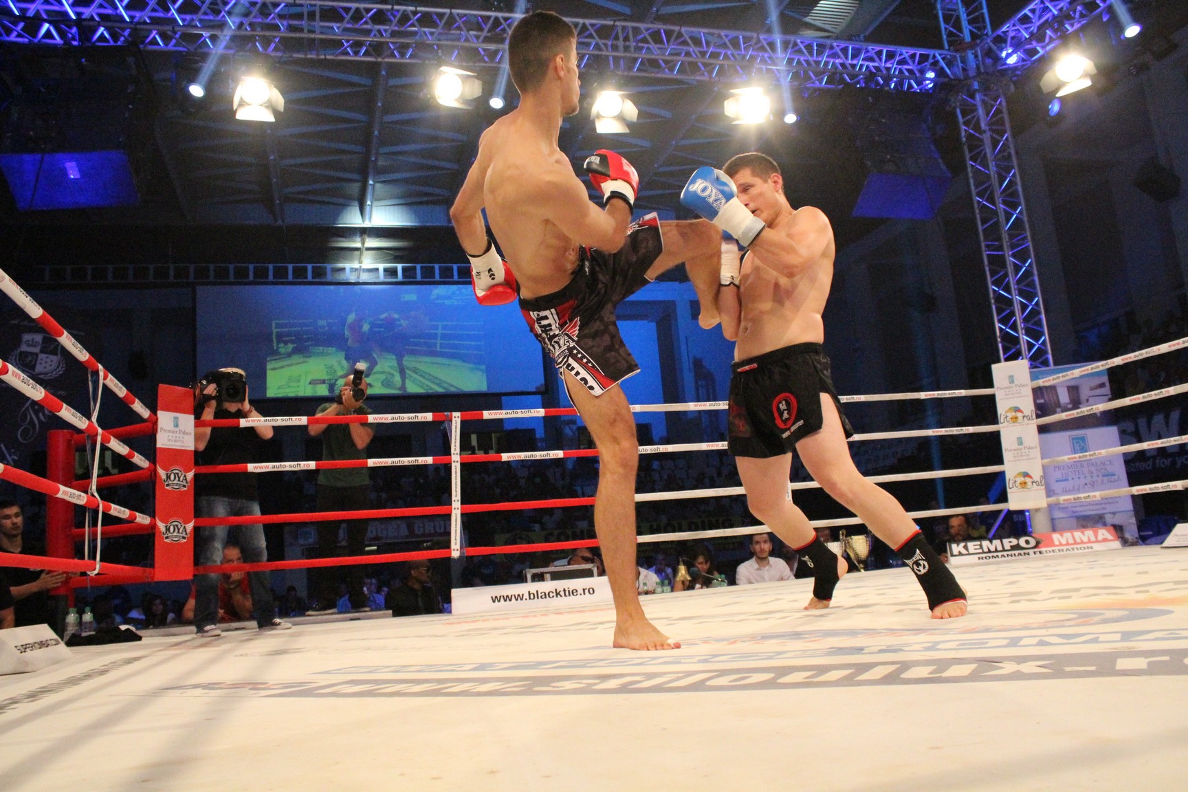 GALERIE FOTO / SUPERKOMBAT CONSTANȚA: Moroșanu a dat de pământ cu colosul din Kavala!