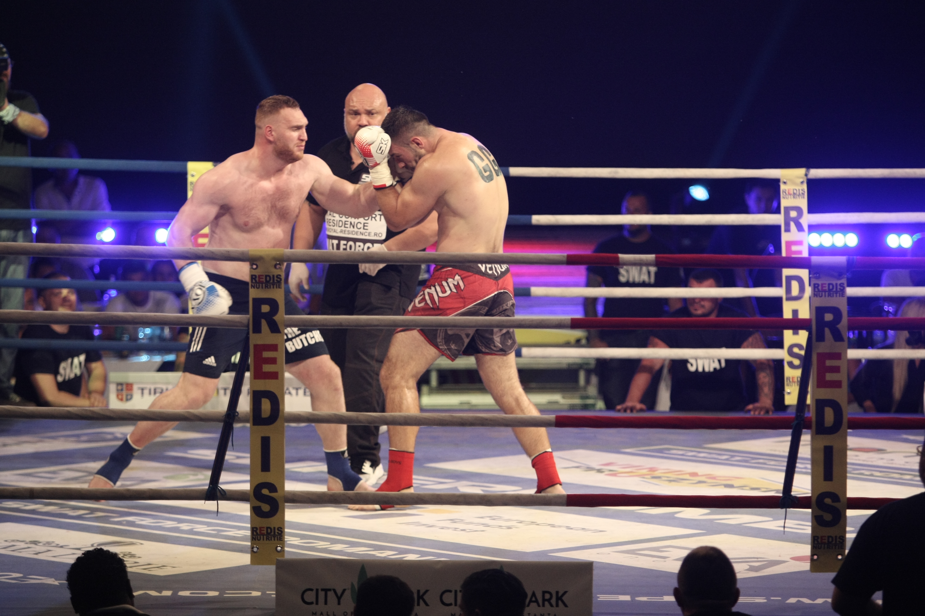 Superkombat. Seară cu pumni și cu picioare, dar nu de domnișoare! Bacary Sagna a venit la show | REZULTATELE GALEI
