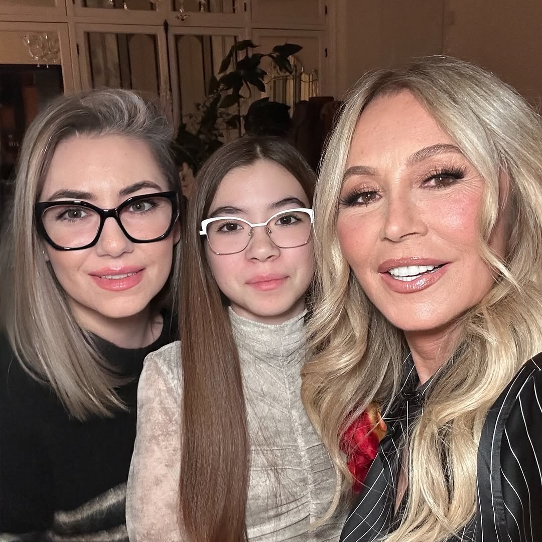 Imagini de la petrecerea organizată de Anastasia Soare de ziua sa de naștere. A împlinit 67 de ani