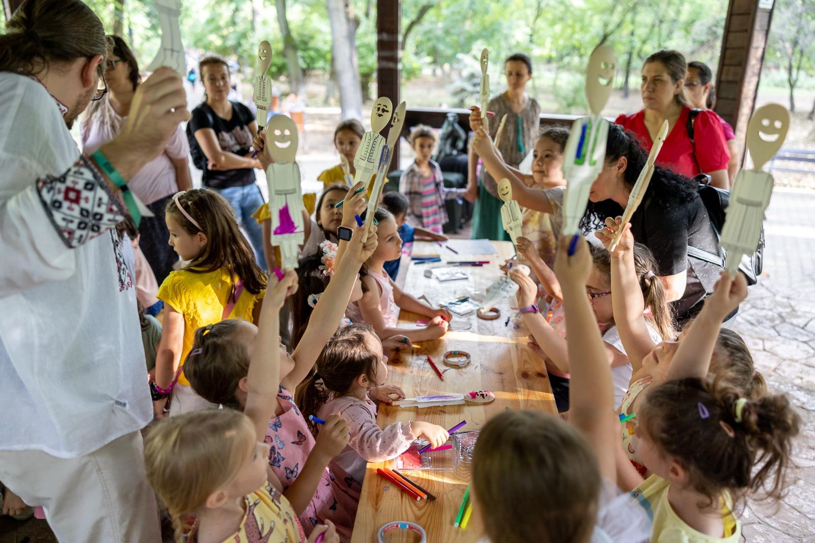 Începe Festivalul Internațional de Folclor „Muzici și Tradiții în București”. Programul complet al unui weekend plin de evenimente