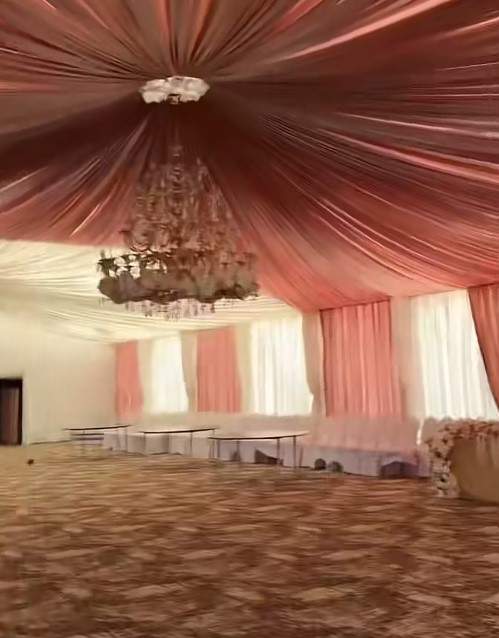 Imagini cu restaurantul lui Florin Salam. Cântărețul a făcut turul localului