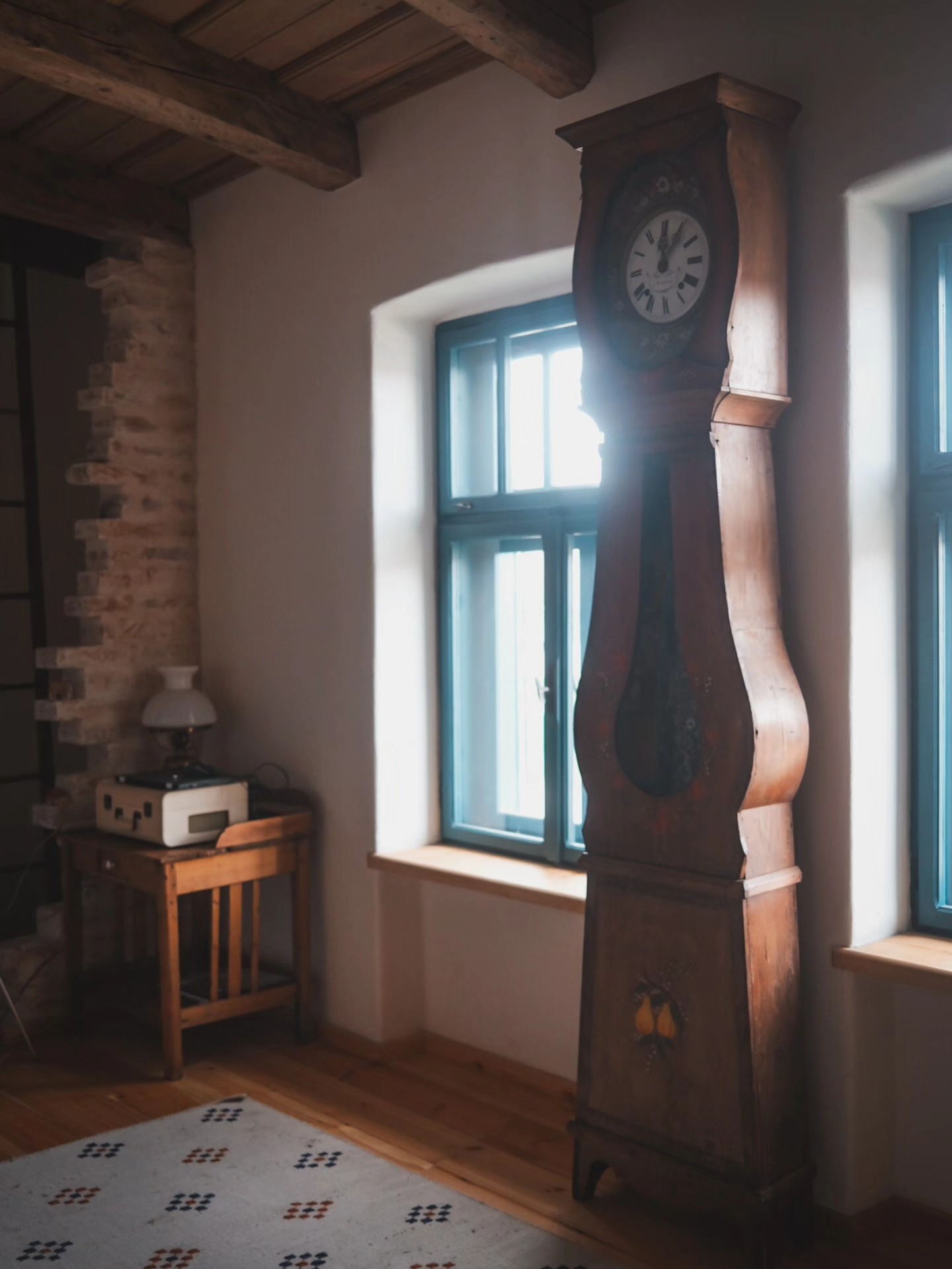 Noi imagini cu casa de la Viscri a Danei Rogoz. Cum a amenajat interiorul. „Duminică seara am ajuns. Renovarea continuă în curte”