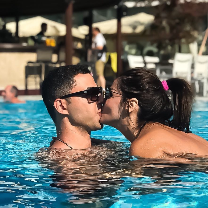 Oana Zăvoranu, distracție la piscină alături de soțul ei. Cum s-au fotografiat cei doi | FOTO