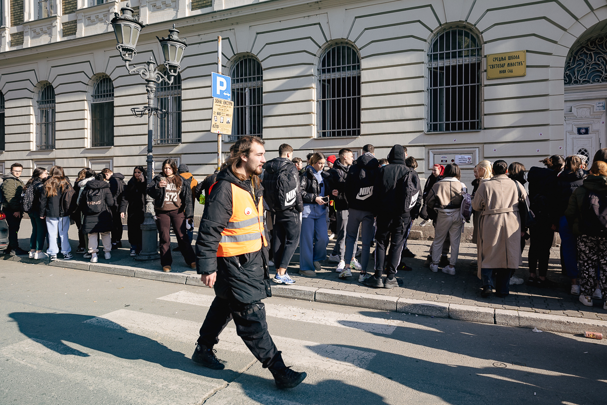 Culisele protestelor studențești care zguduie Serbia: „Sexul e mișto, dar ai încercat să i-o tragi sistemului?”
