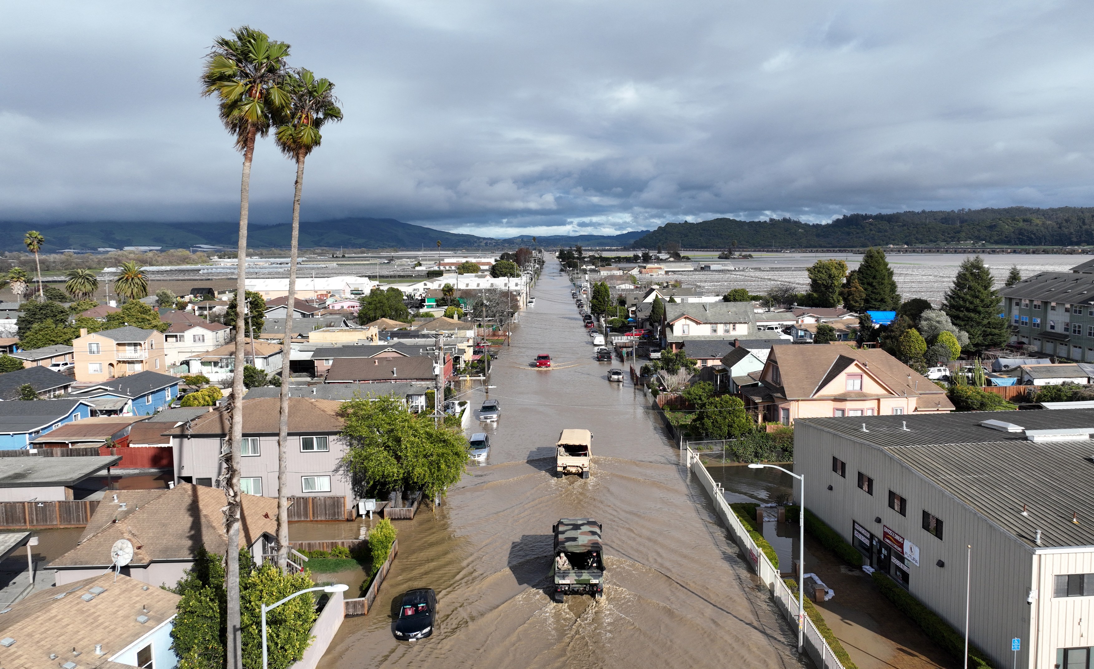 Doi morți și mii de sinistrați în California, în urma furtunii puternice care a lovit statul american