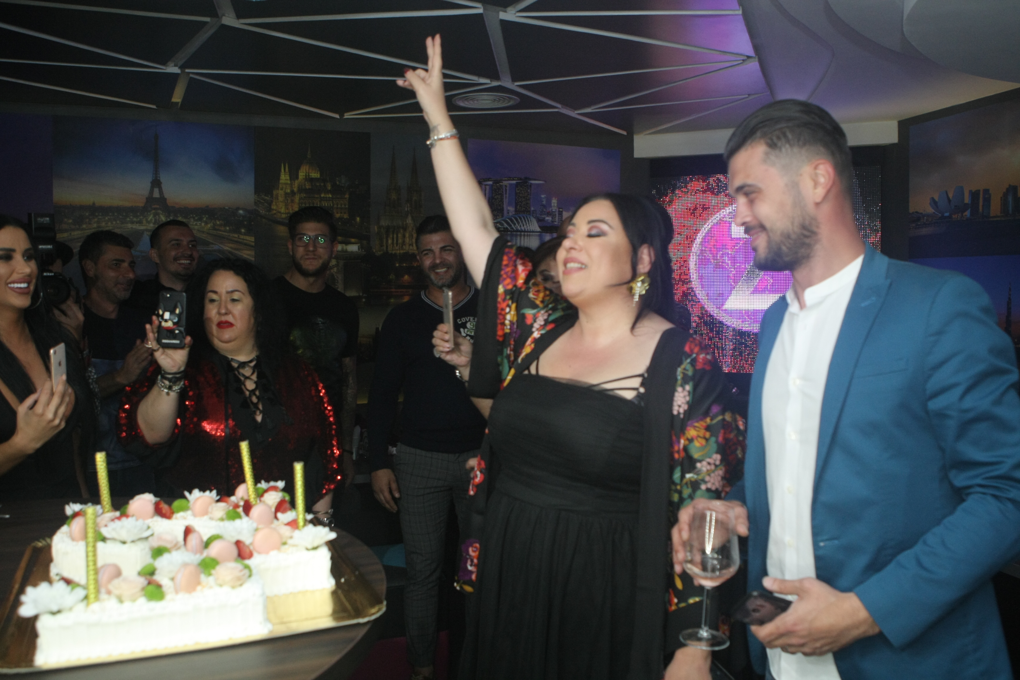 GALERIE FOTO. Oana Roman n-a vrut cadouri de ziua ei. Le-a cerut invitaților să doneze banii pentru un caz umanitar