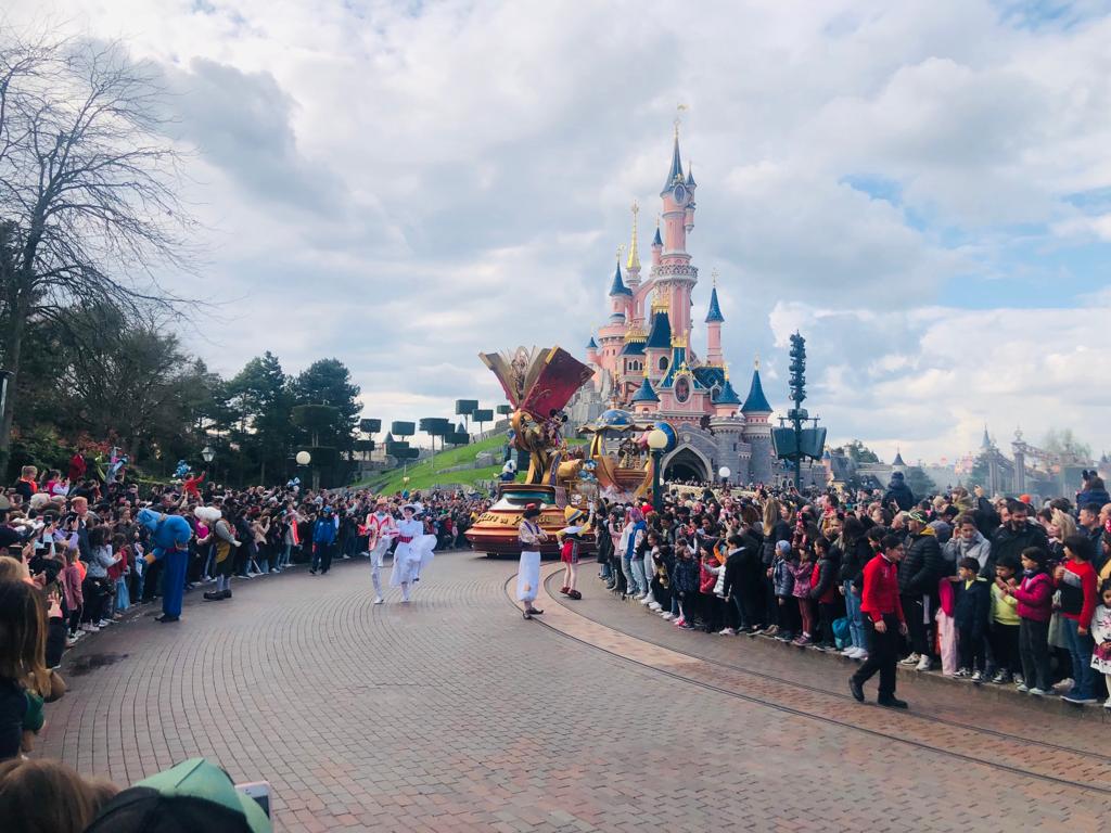 Ponturi pentru o vacanță reușită la Disneyland, Paris. Cum să faci economie de timp și de bani