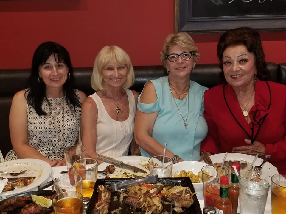 Maria Ciobanu a împlinit 81 de ani! ”Ciocârlia României” și-a serbat ziua la un sport pub din Los Angeles