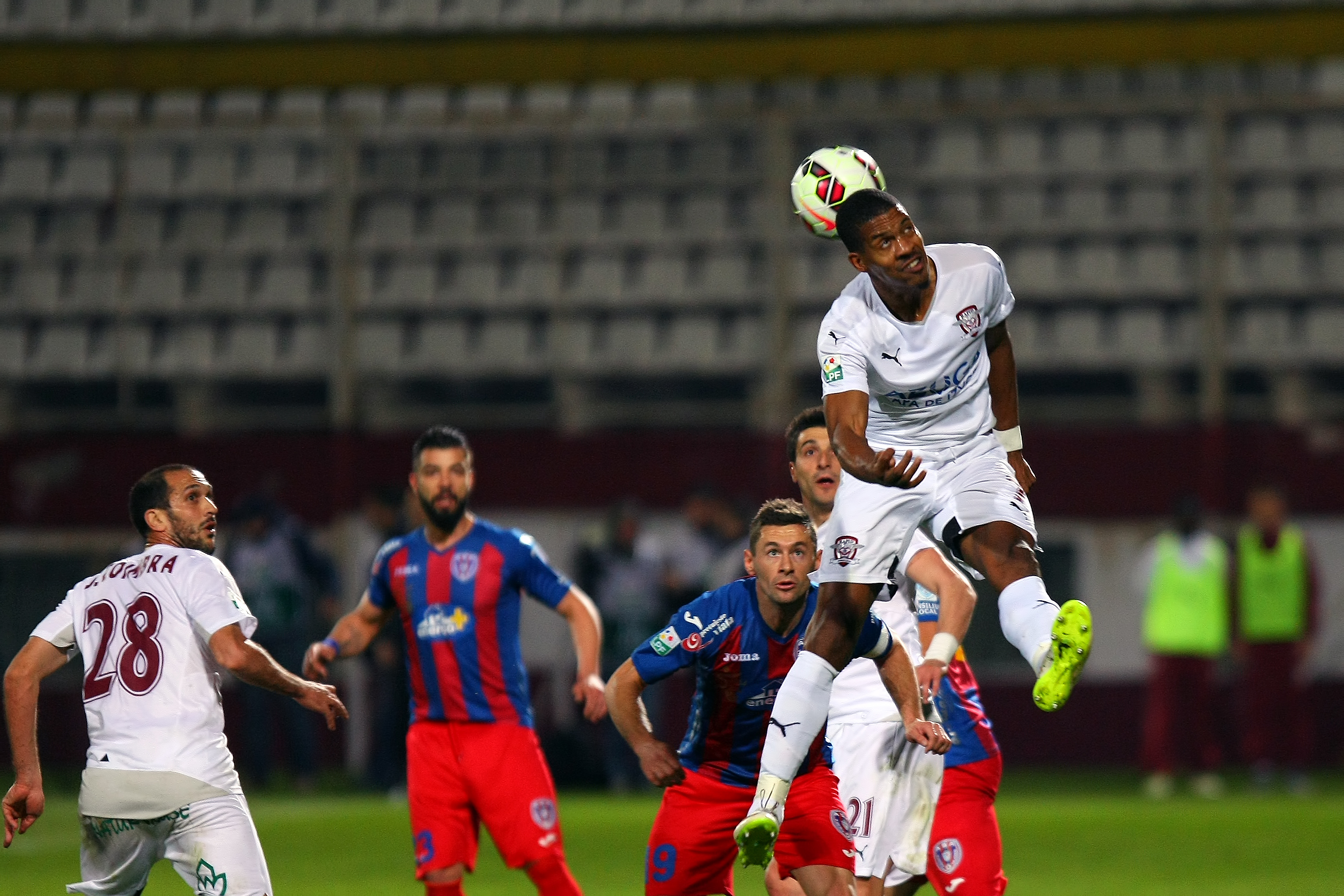 Rapid - ASA Tg. Mureş 1-2. Ardelenii, la patru puncte de Steaua / FOTO