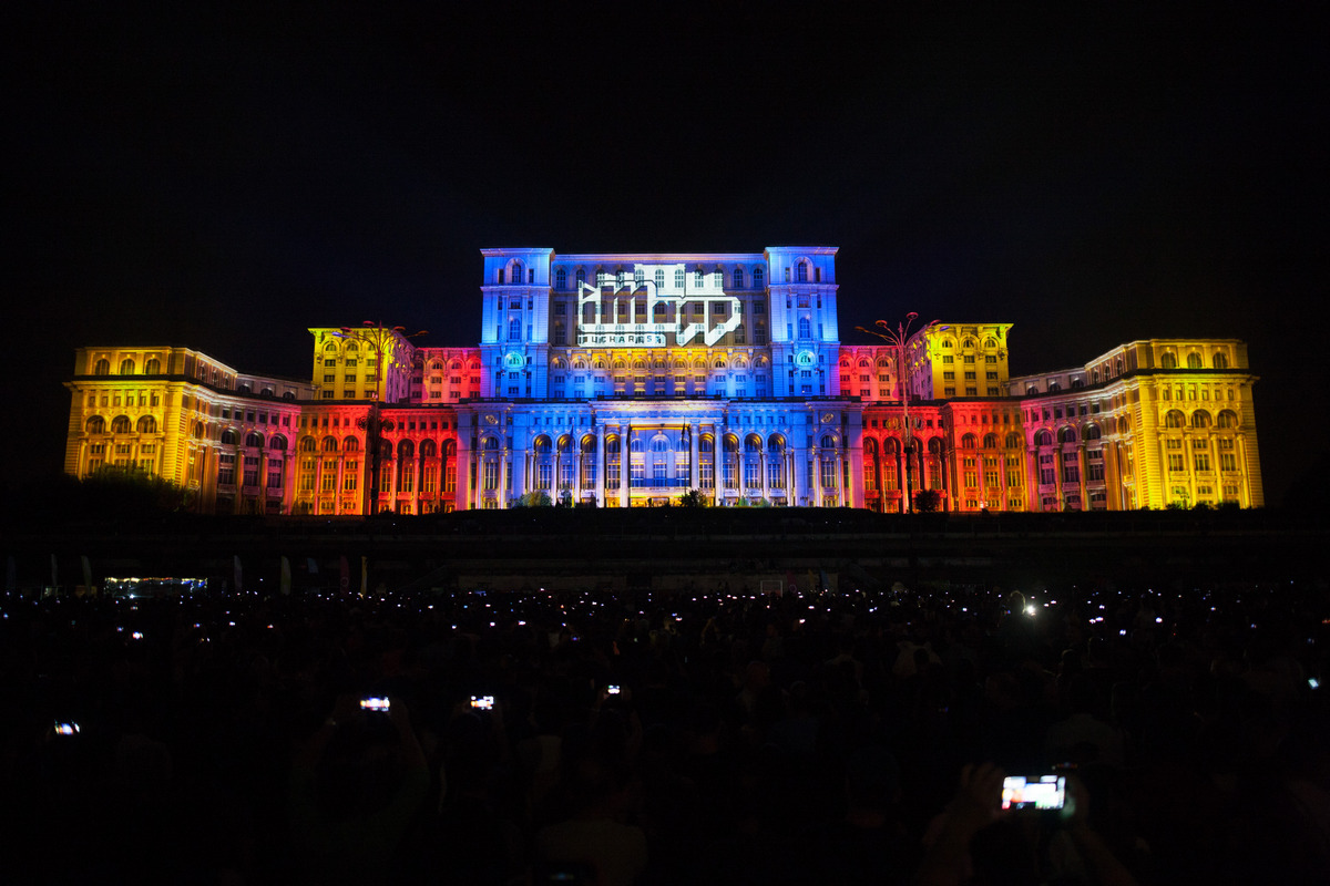 iMapp Bucharest 2021, evenimentul care luminează sâmbătă Palatul Parlamentului. Care e programul