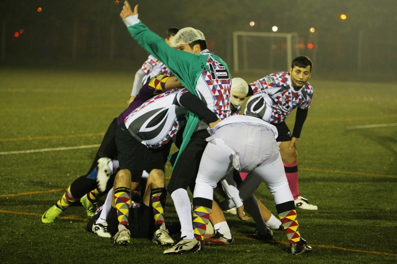 FOTO / Meci de groază la ”Arcul de Triumf”! Arlechinii şi Rebelii au jucat rugby-fotbal american