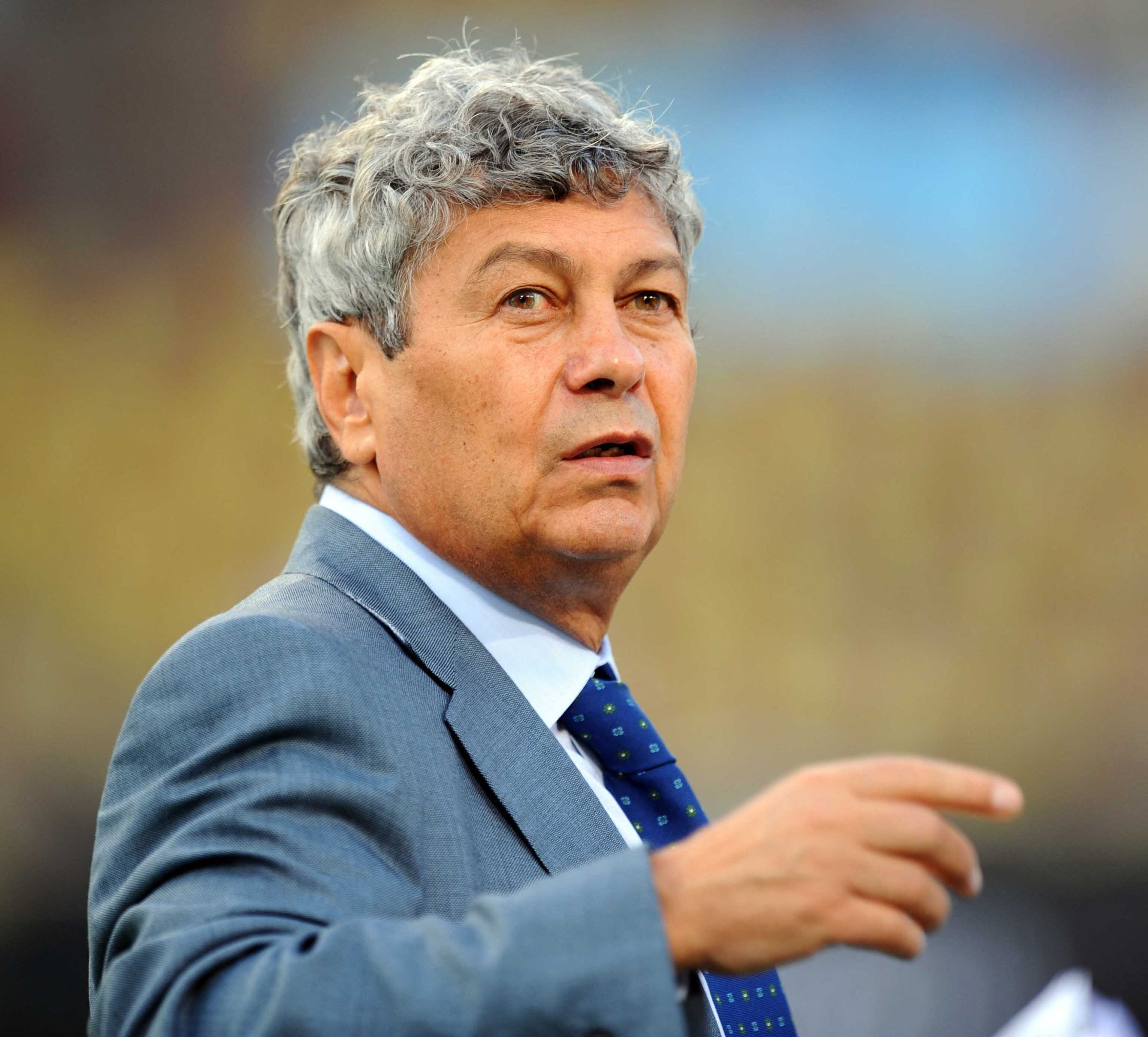 Vila din centrul Bucureștiului a regretatului Mircea Lucescu, ocupată de oamenii străzii. Îi plătise pentru a-i elibera casa