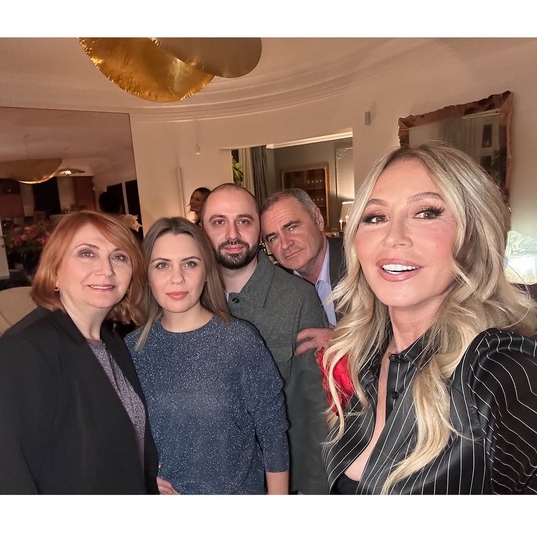 Imagini de la petrecerea organizată de Anastasia Soare de ziua sa de naștere. A împlinit 67 de ani