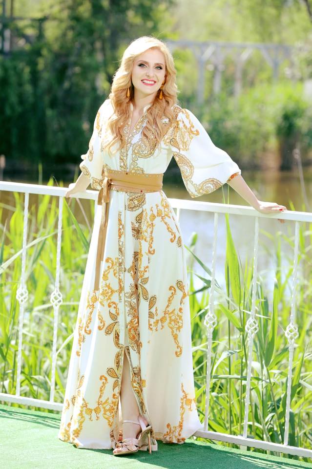 Alina Sorescu, nașă de botez. Ce ținută frumoasă a purtat vedeta | FOTO