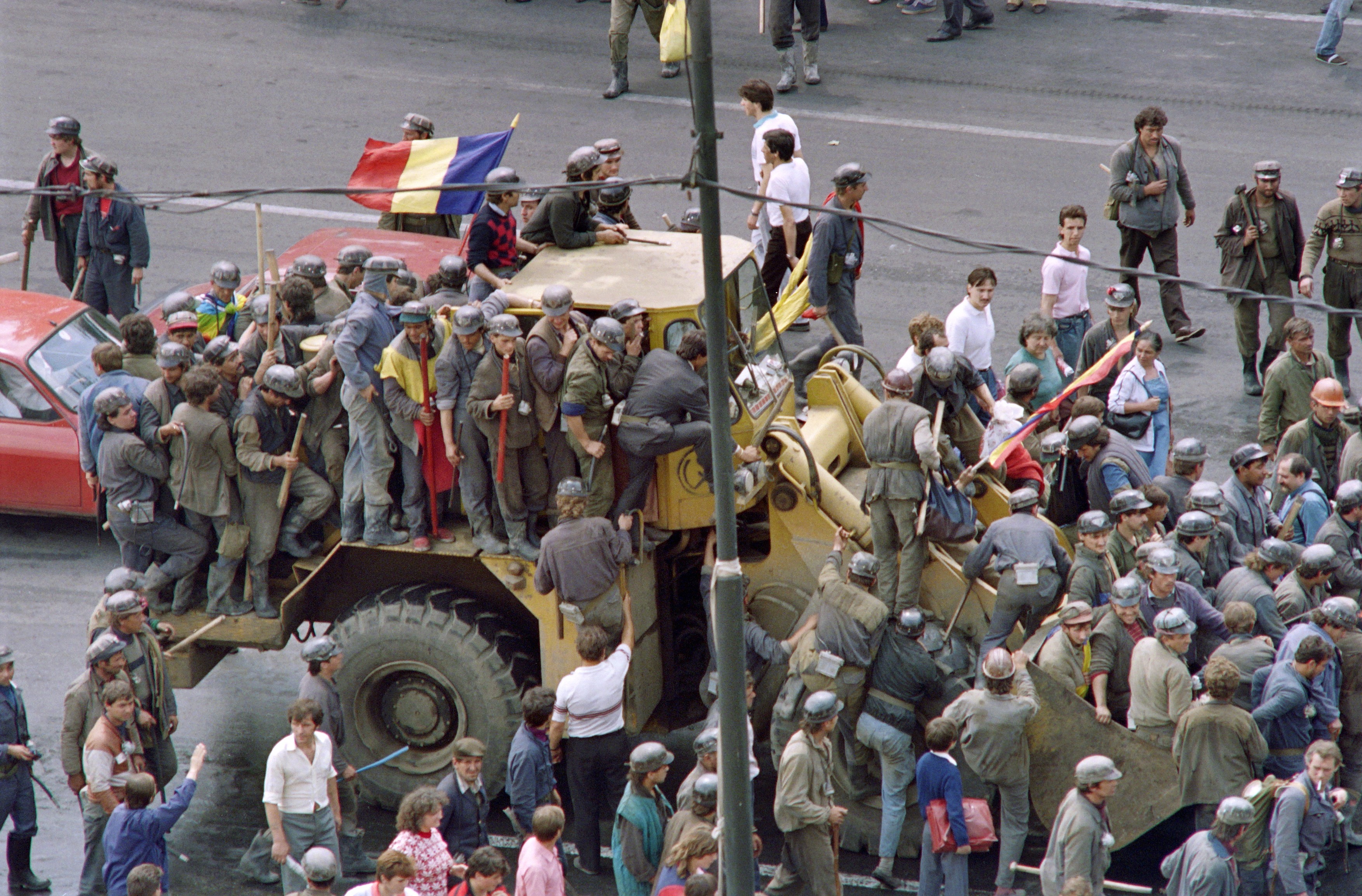 Filmul Mineriadei din 13-15 iunie 1990. Trei zile în care Capitala a fost scena tuturor ororilor din secolul XX: crime, violențe, arestări abuzive, torturi și umilințe
