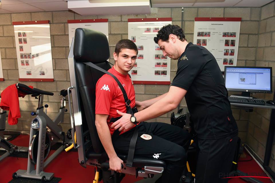 Răzvan Marin a fost prezentat oficial de Standard | FOTO&VIDEO