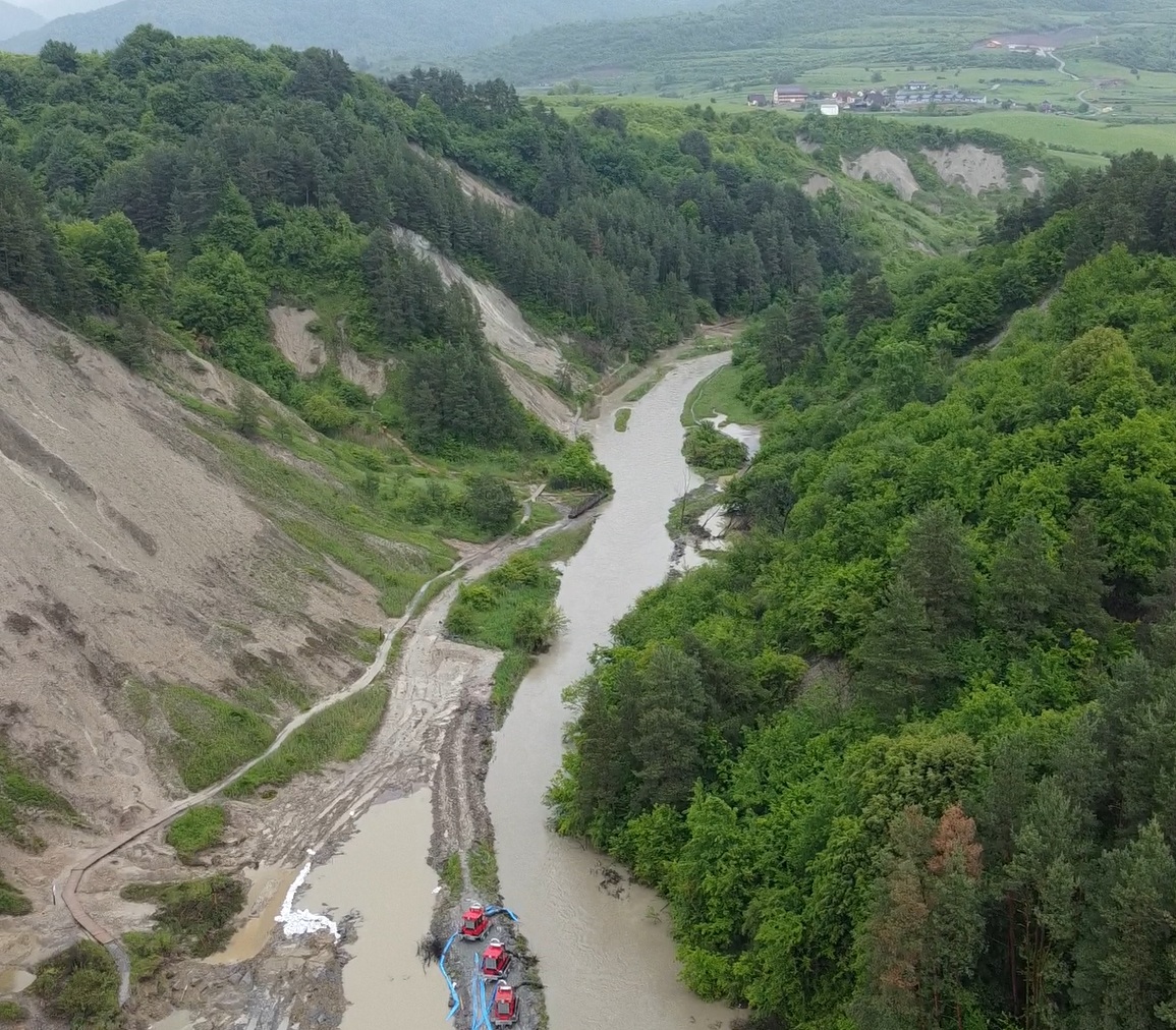 Ultimele zile ale Salinei Praid. „Cât o nucă era gaura din perete, apoi s-a tot mărit”. Cât de fezabilă este soluția evacuării apei | Reportaj