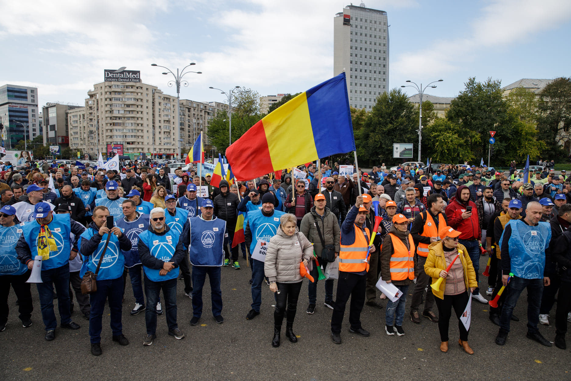 Protest în fața Guvernului. Peste 2.000 de oameni la „marșul anti-sărăcire”. VIDEO