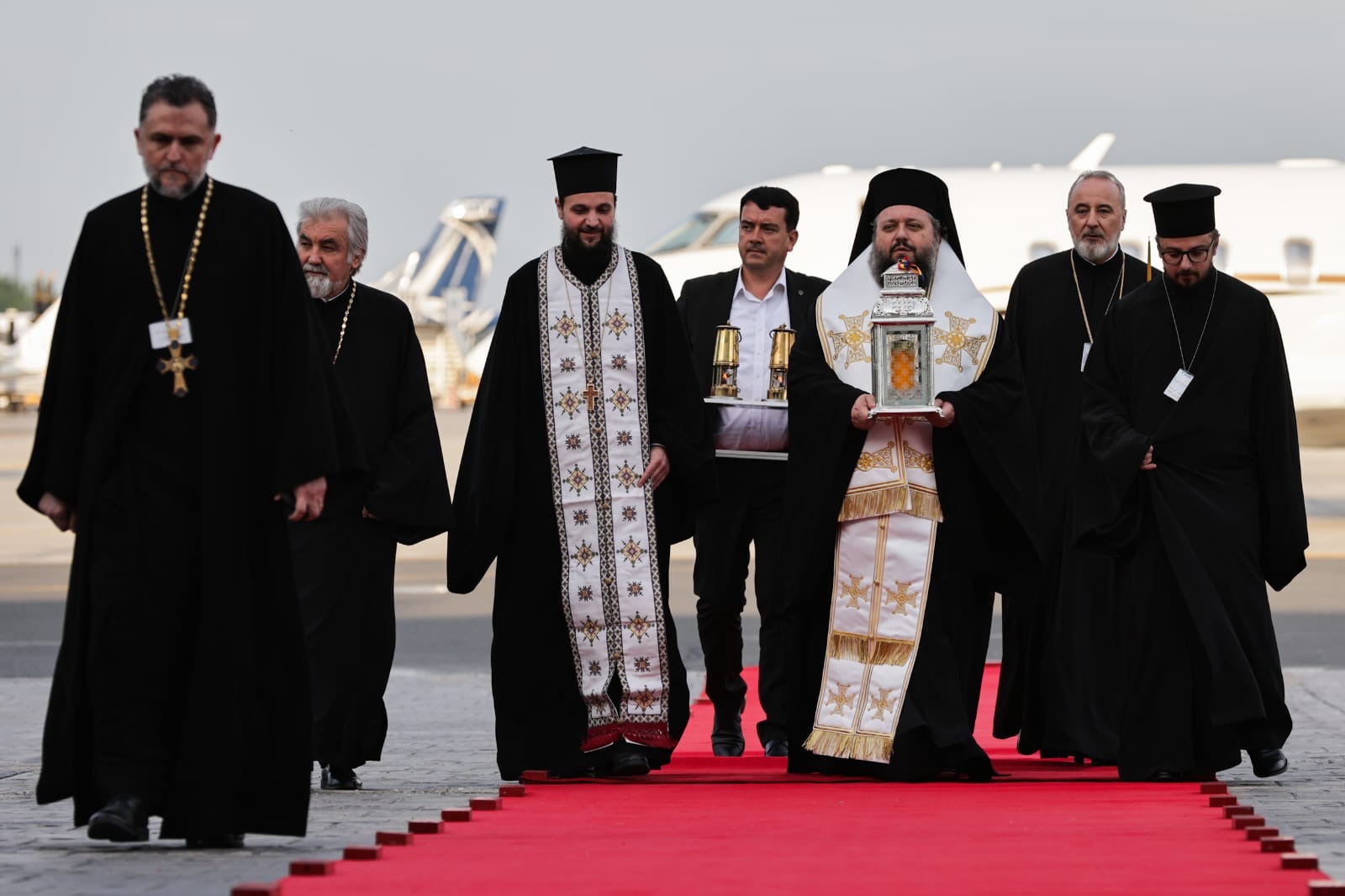 „Hristos a Înviat!” a răsunat sâmbătă la miezul nopții în întreaga Românie. „Un dar al iubirii lui Dumnezeu pentru noi toți”