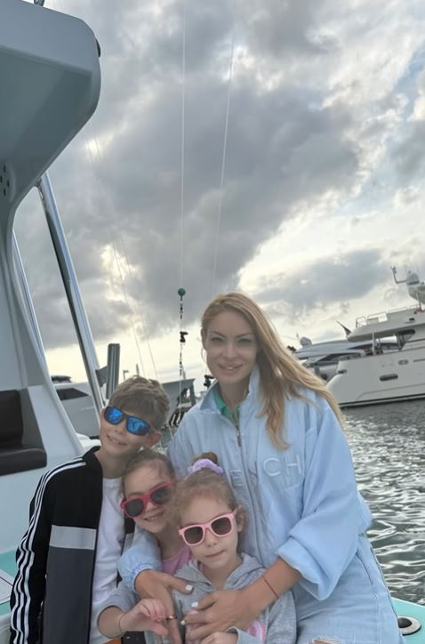 Valentina Pelinel, vacanță în Miami cu copiii. Motivul pentru care Cristi Borcea nu a mers cu ei