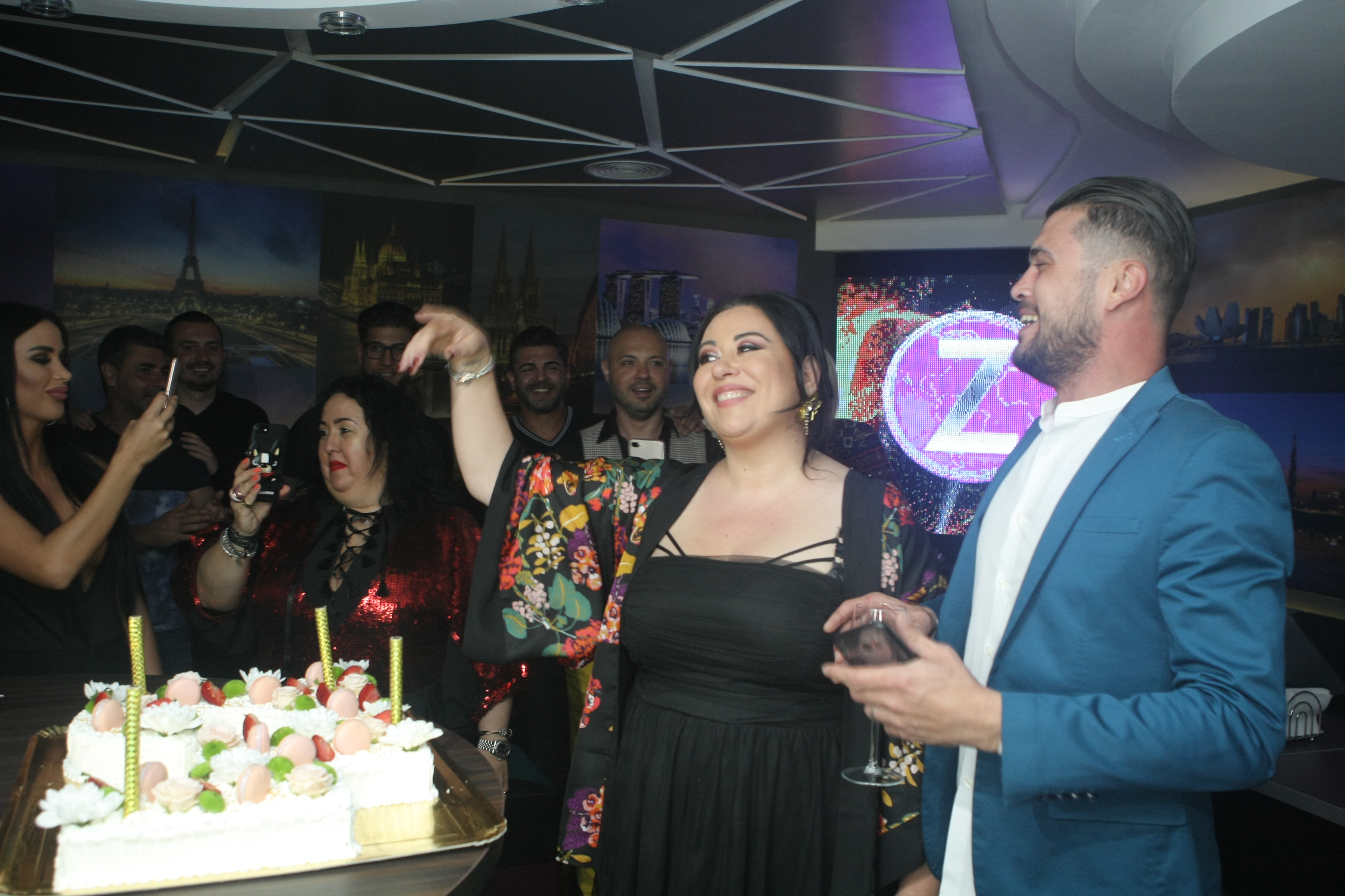 GALERIE FOTO. Oana Roman n-a vrut cadouri de ziua ei. Le-a cerut invitaților să doneze banii pentru un caz umanitar