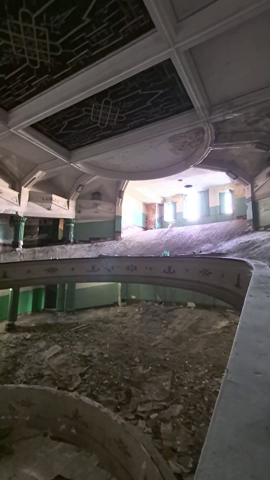 Cinematograful București se vinde pentru suma de 4,9 milioane de euro. Imagini în premieră din interior