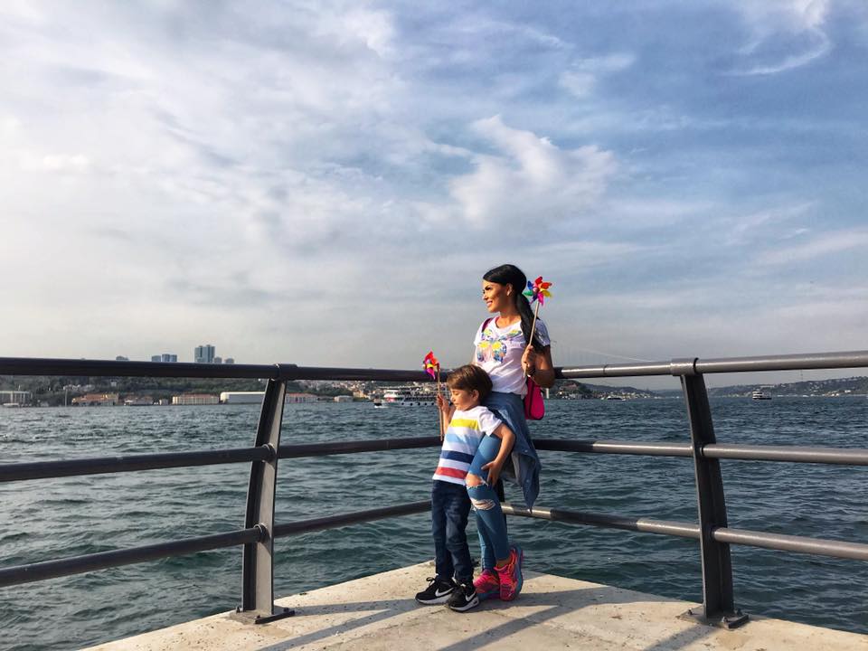 Cum se distrează Andreea Mantea alături de fiul ei | FOTO