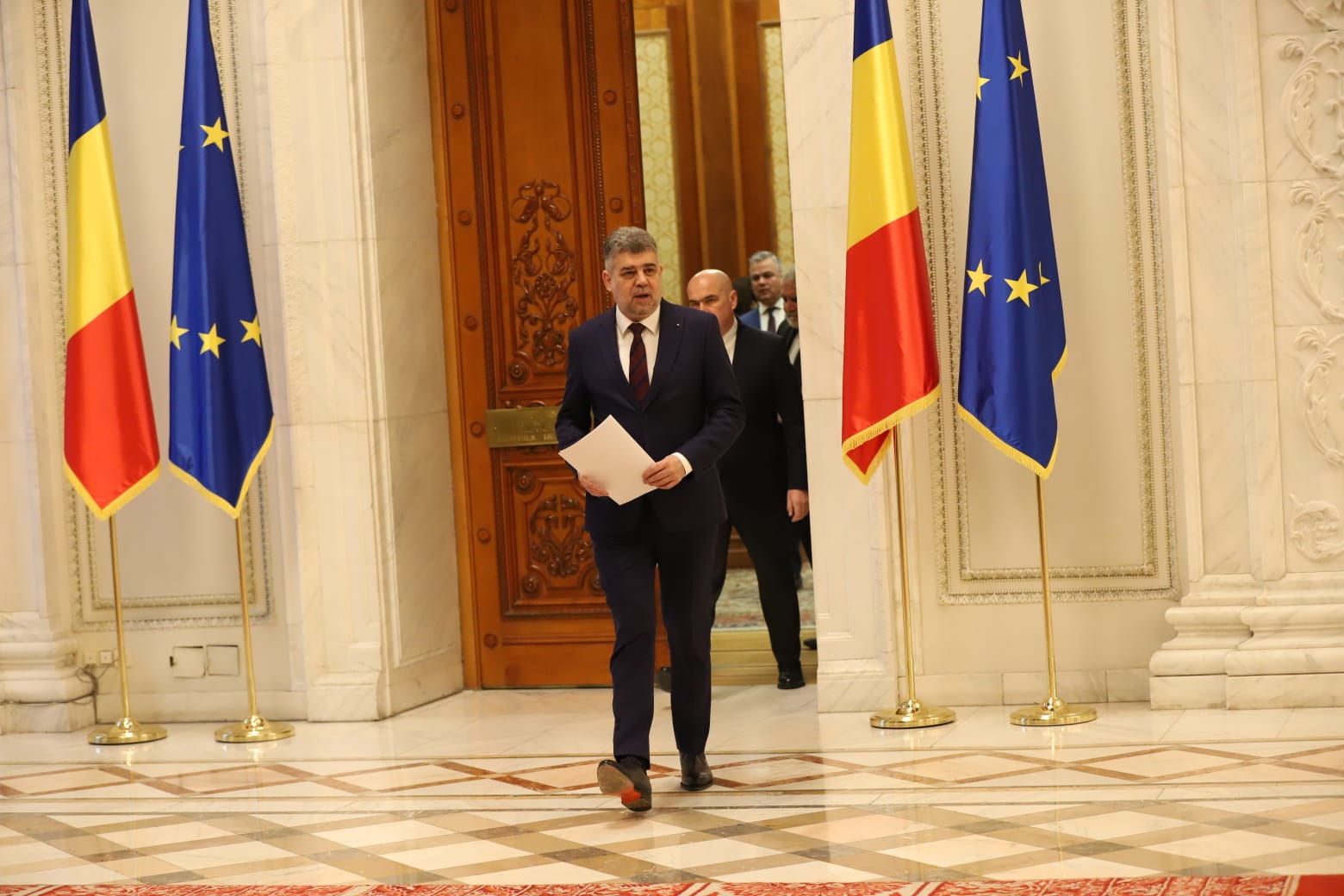 Tensiuni și nedumeriri legate de componența noului guvern: liberalii au luat doar praful de pe tobă. Cum a apărut din neant Radu Marinescu