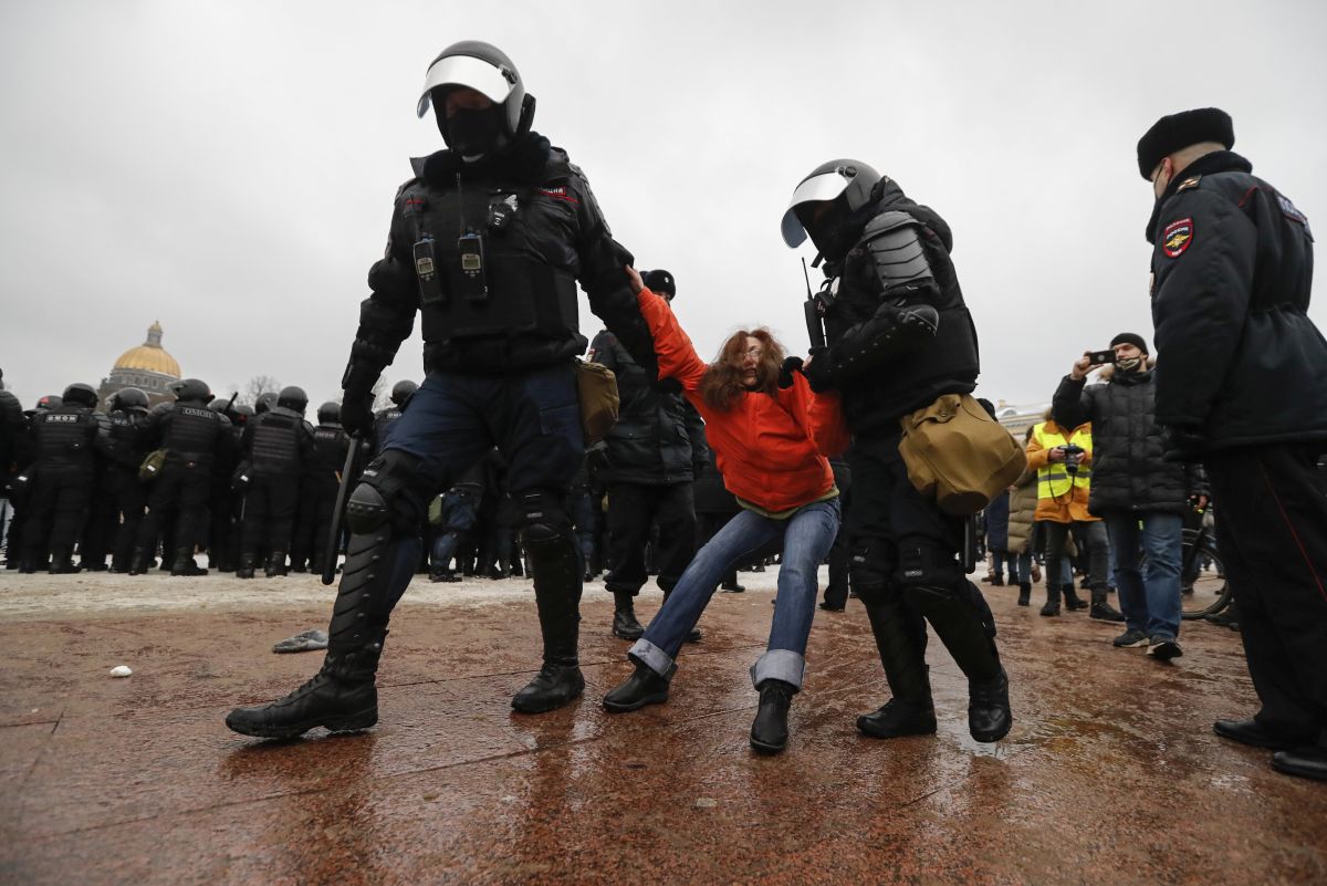 Protestele din Rusia | Peste 2.400 de oameni săltați, printre care și un copil. „Putin e un hoț!” și „Rusia fără Putin!”, au strigat manifestanții