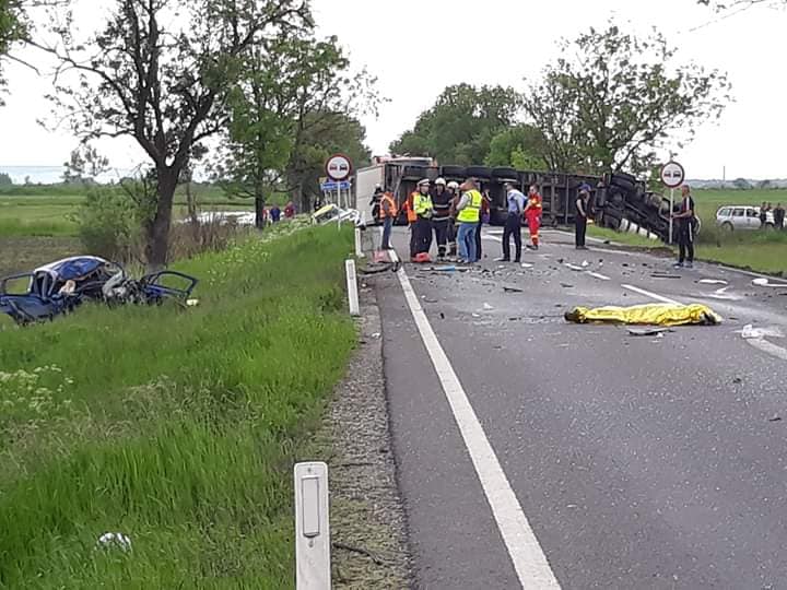 UPDATE / Mașină a Ambasadei Albaniei, implicată într-un carambol în Mureș. Două persoane din mașina cu număr de corp diplomatic au murit, iar alte patru au fost rănite