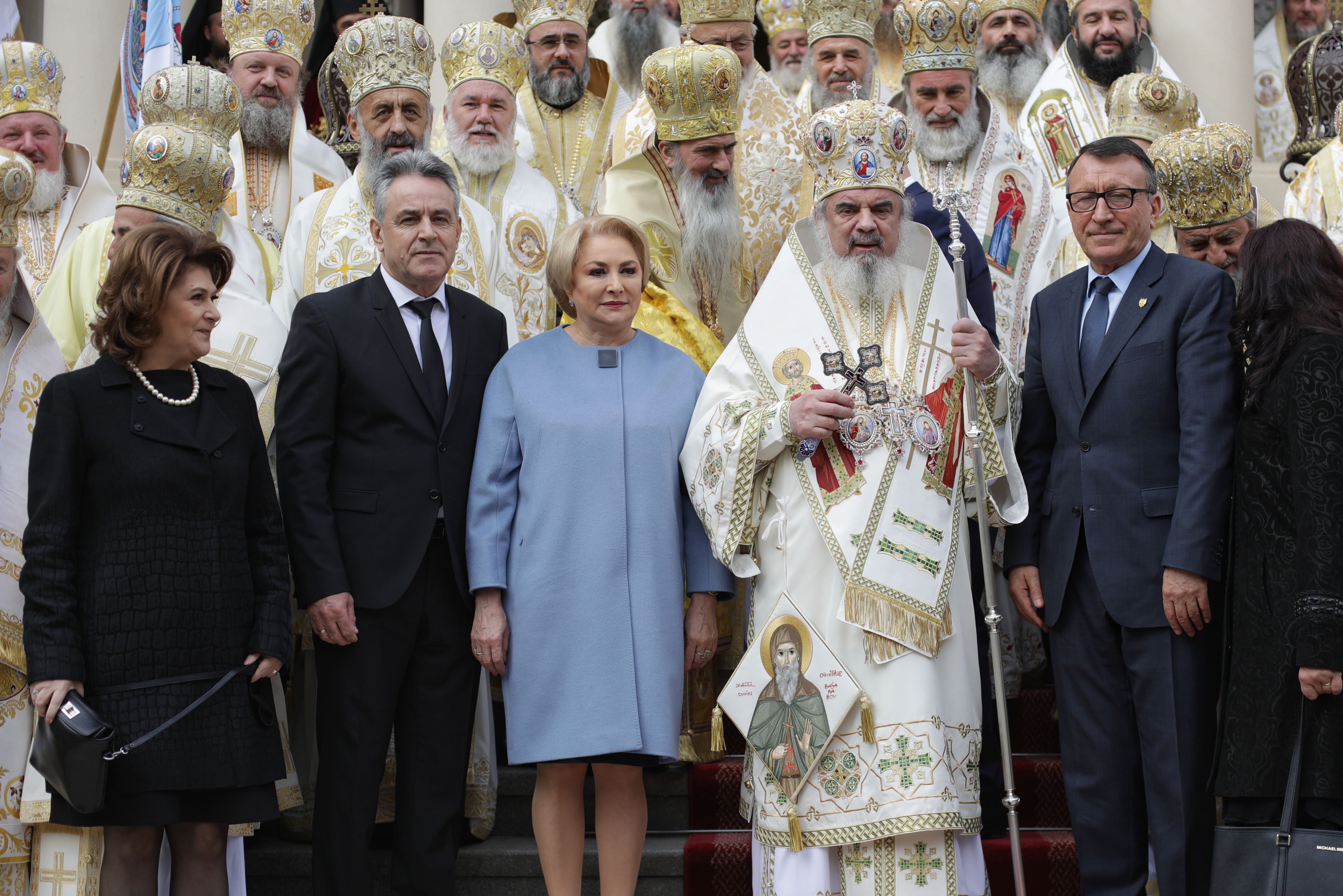 Viorica Dăncilă a participat la slujba dedicată Sf. Dumitru. Pentru ce s-a rugat premierul