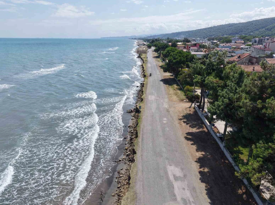 „Mai avem puțin și cădem în Marea Neagră!”. Eroziunea nu poate fi oprită, a ajuns la drum și amenință casele, la Samsun, în Turcia