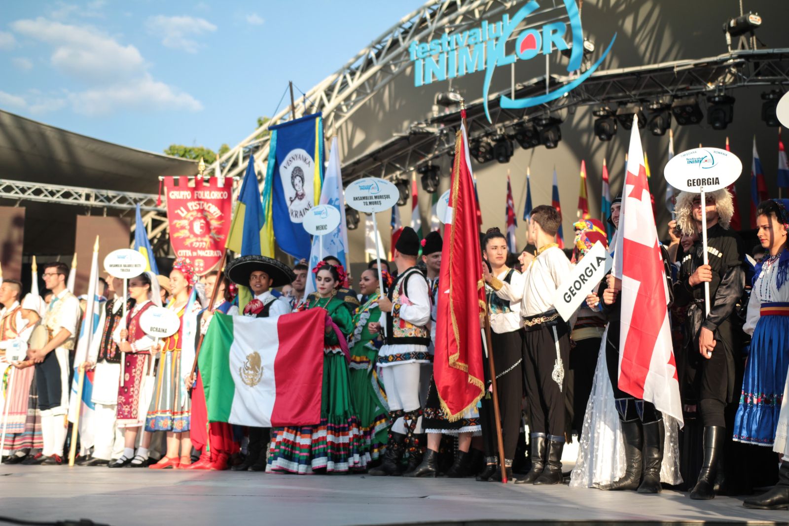 REPORTAJ: Primul festival folcloric din România sub patronajul UNESCO dedicat morților Revoluției din 1989: Festivalul Inimilor de la Timișoara