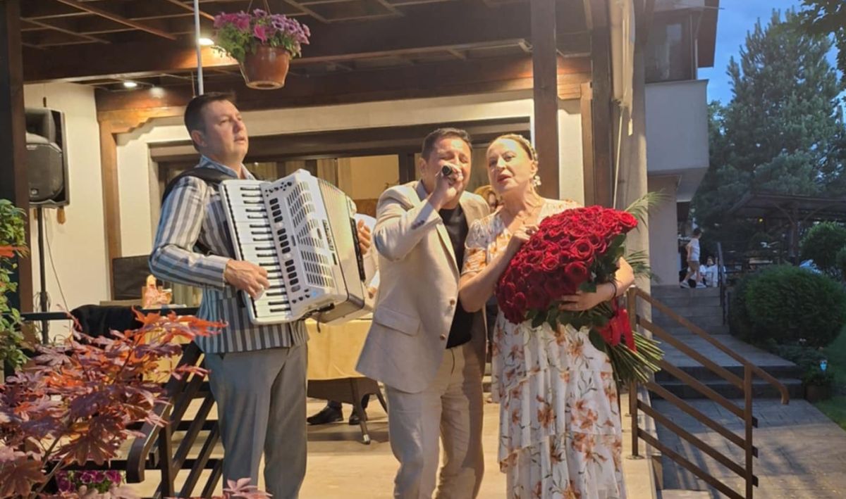 Imagini rare cu nepoatele Mariei Dragomiroiu. Au cântat la ziua bunicului lor