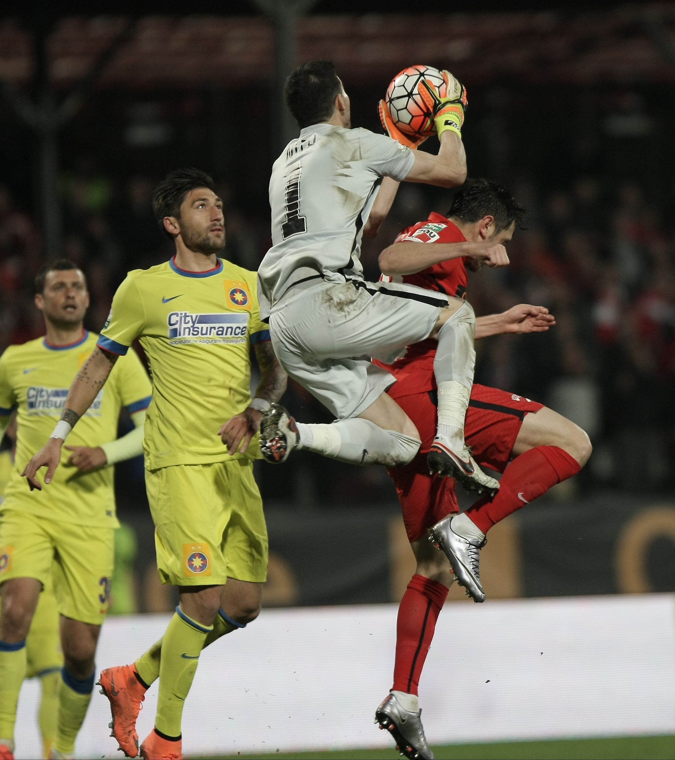Derby-ul Dinamo - Steaua, văzut de un fost mare internațional: ”Mă așteptam la un plus de calitate!”. Cine sunt favoritele la titlu în acest sezon / FOTO