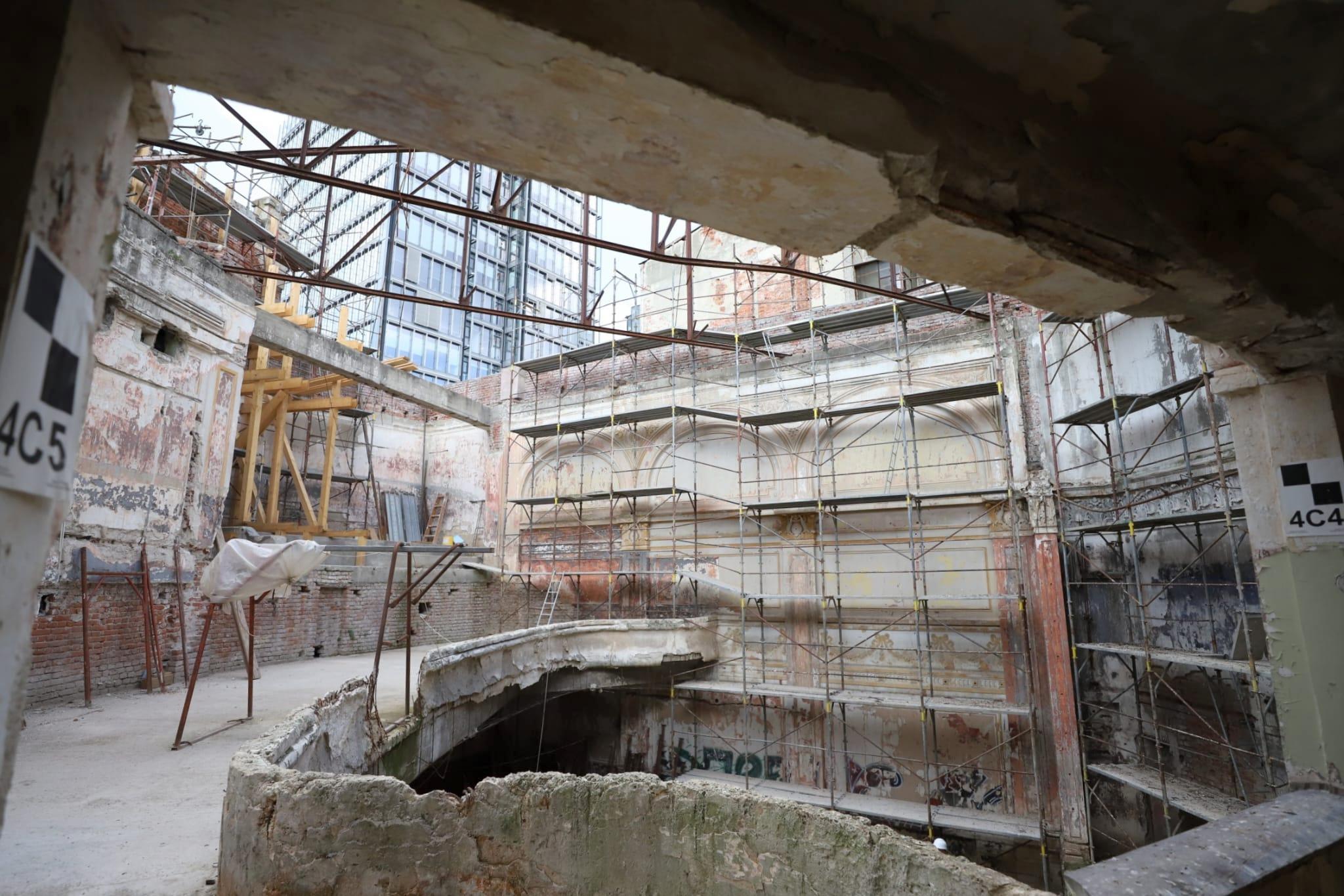 Am intrat pe șantier! Renaște cinematograful Marconi, monumentul istoric abandonat la Gara de Nord. Inaugurare specială cu șuncă, șpriț și țuică