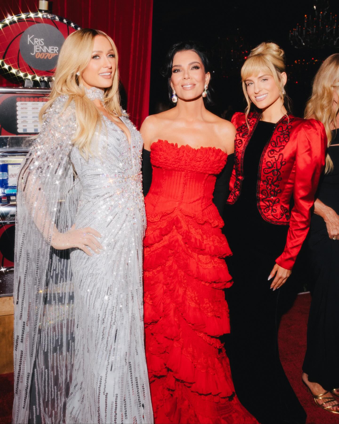 Poliția a fost chemată la petrecerea de 70 de ani a lui Kris Jenner. Imagini cu vedetele, printre care și o româncă, la conacul lui Jeff Bezos