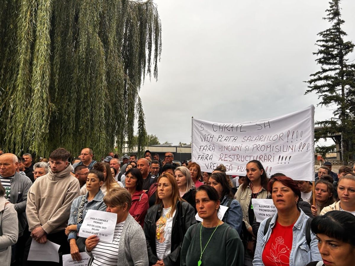 Grevă spontană la Carfil Brașov. „Azi plătim restanțele, dar lichidarea va întârzia”, spune directorul fabricii. Ce salariu are un angajat al uzinei care face drone militare