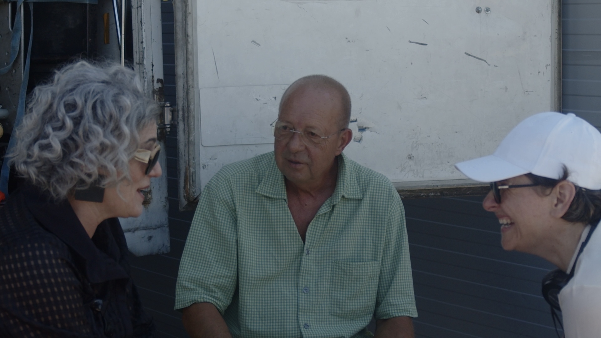 Lora și Emil Rengle, actori în producția „Ca fetele”, ce va avea lansarea în cinematografe în această toamnă. Ce nume mari mai fac parte din distribuție