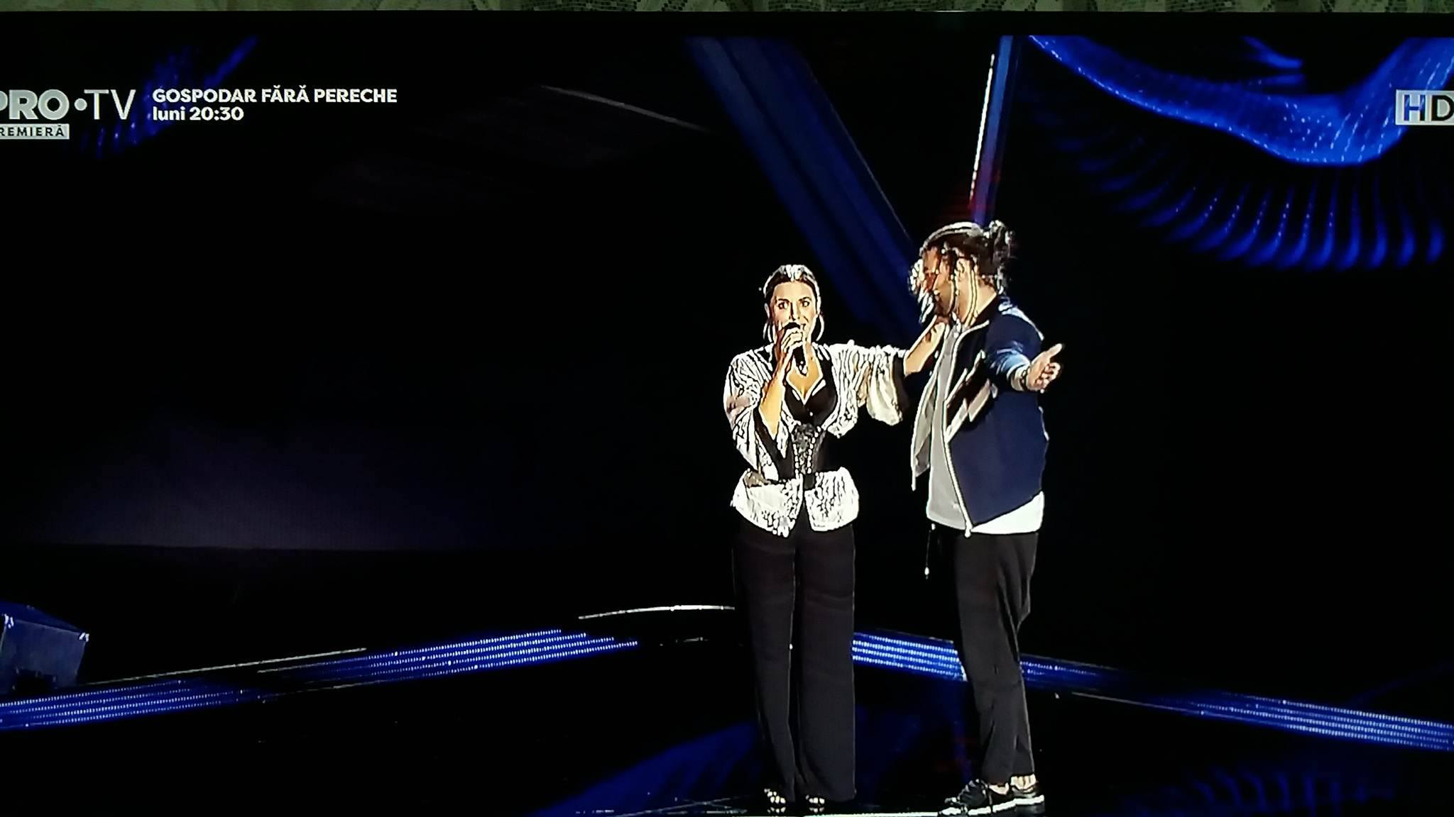 VIDEO | Diana Francesca n-a întors niciun scaun, dar i-a dat doi pumni în stomac lui Smiley. E campioană națională la karate