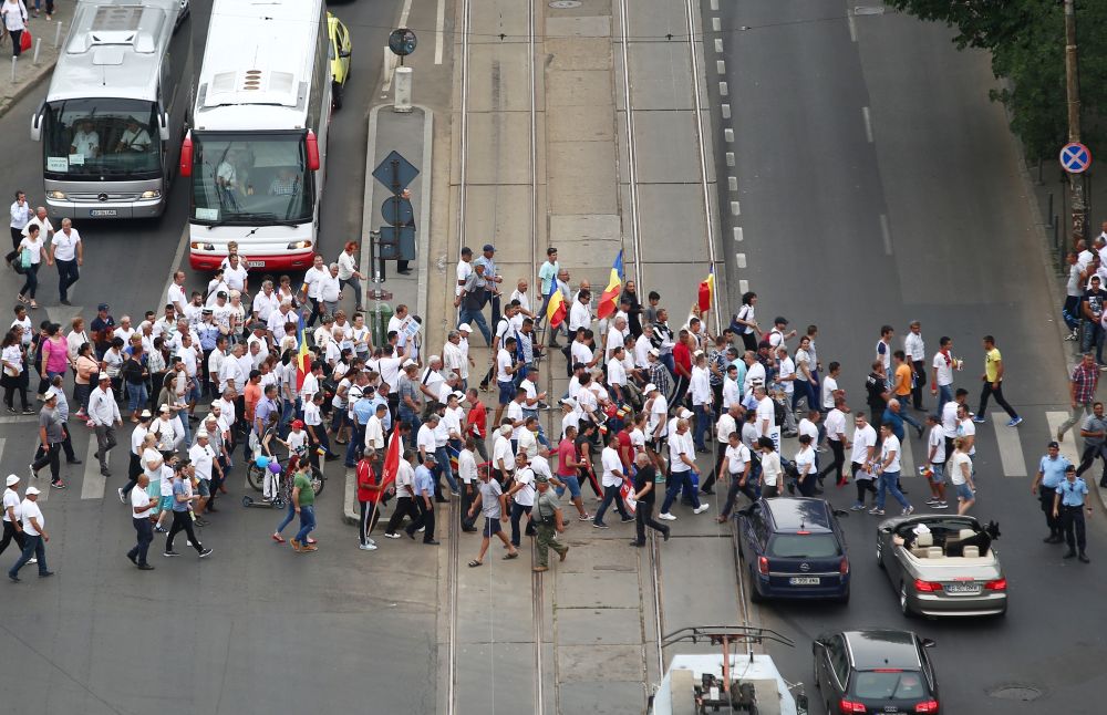 FOTO&VIDEO / Cum s-a desfăşurat mitingul PSD. Peste 100.000 de oameni au umplut Piaţa Victoriei