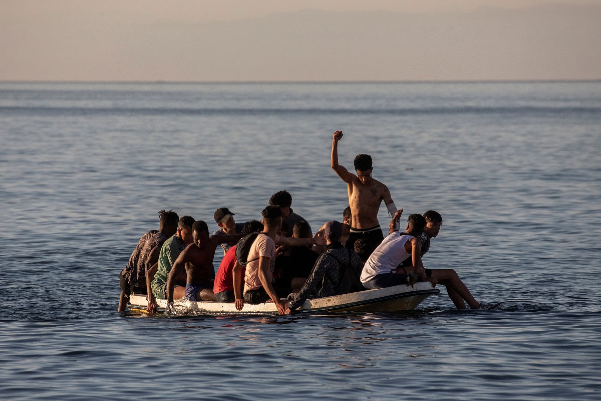Imaginile disperării în Ceuta. Sute de copii salvați din mare, ținuți în tabere în enclava spaniolă