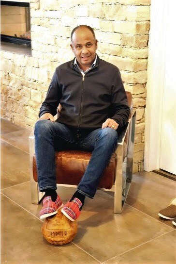 Acasă la Jean Tigana, fostul mare internațional francez care s-a retras din fotbal ca să facă vin în podgoria sa din Cassis. Ce a spus despre meciurile epice ale Craiovei cu Bordeaux