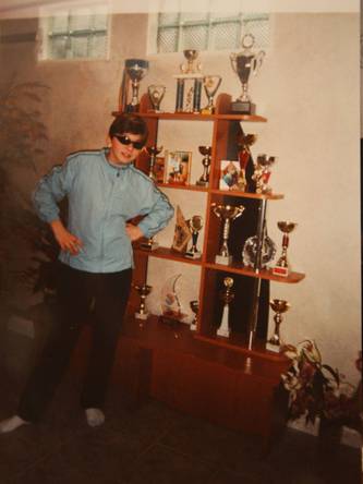 GALERIE FOTO DE SENZAŢIE / La patru ani, racheta era mai mare decât ea!