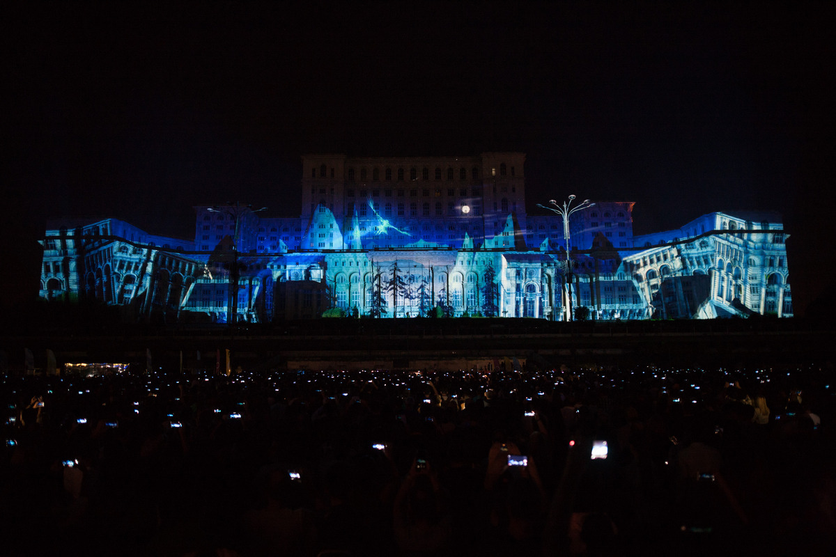 iMapp Bucharest 2021, evenimentul care luminează sâmbătă Palatul Parlamentului. Care e programul