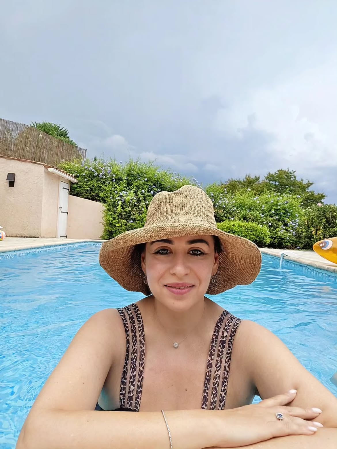 Noi imagini cu Oana Roman în costum de baie, după ce a slăbit 10 kilograme. Cum a apărut vedeta pe Coasta de Azur